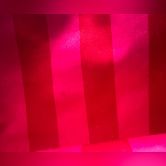 Large pink and red Victoria’s Secret tote bag with black handles - Picture 4 of 5